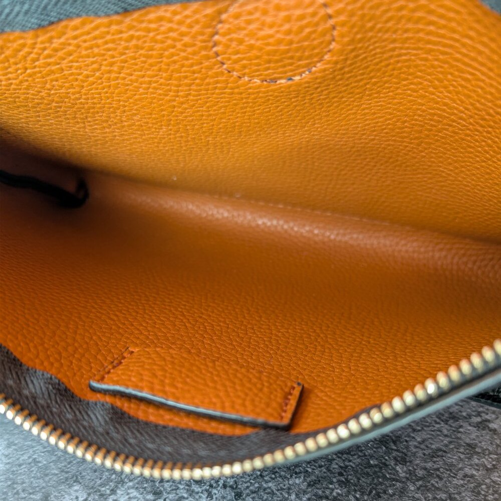 GUESS Black Pebbled Faux Leather Double Zip Crossbody Wristlet - Picture 10 of 11